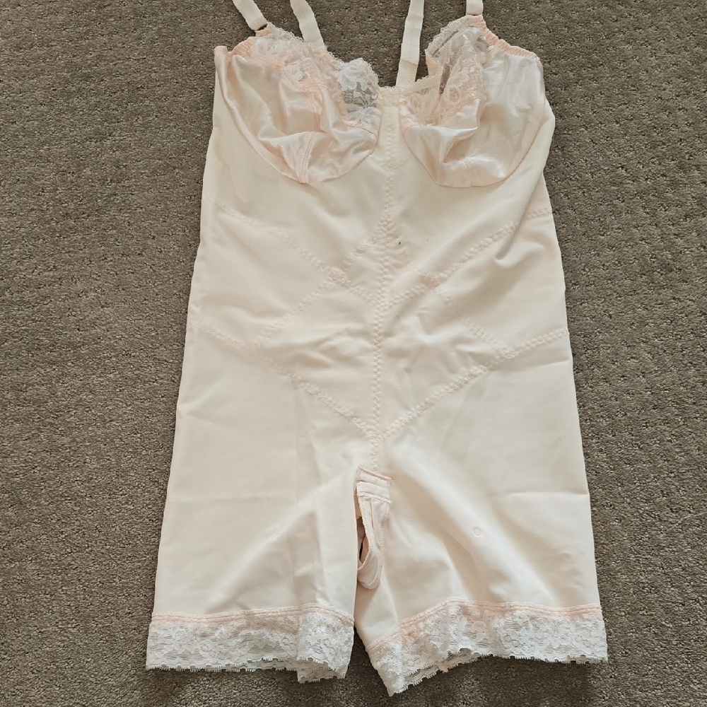 NWOT 40D Adonna Body Suit, Size 40D